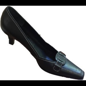 Salvatore Ferragamo Black Leather Kitten heel 8.5